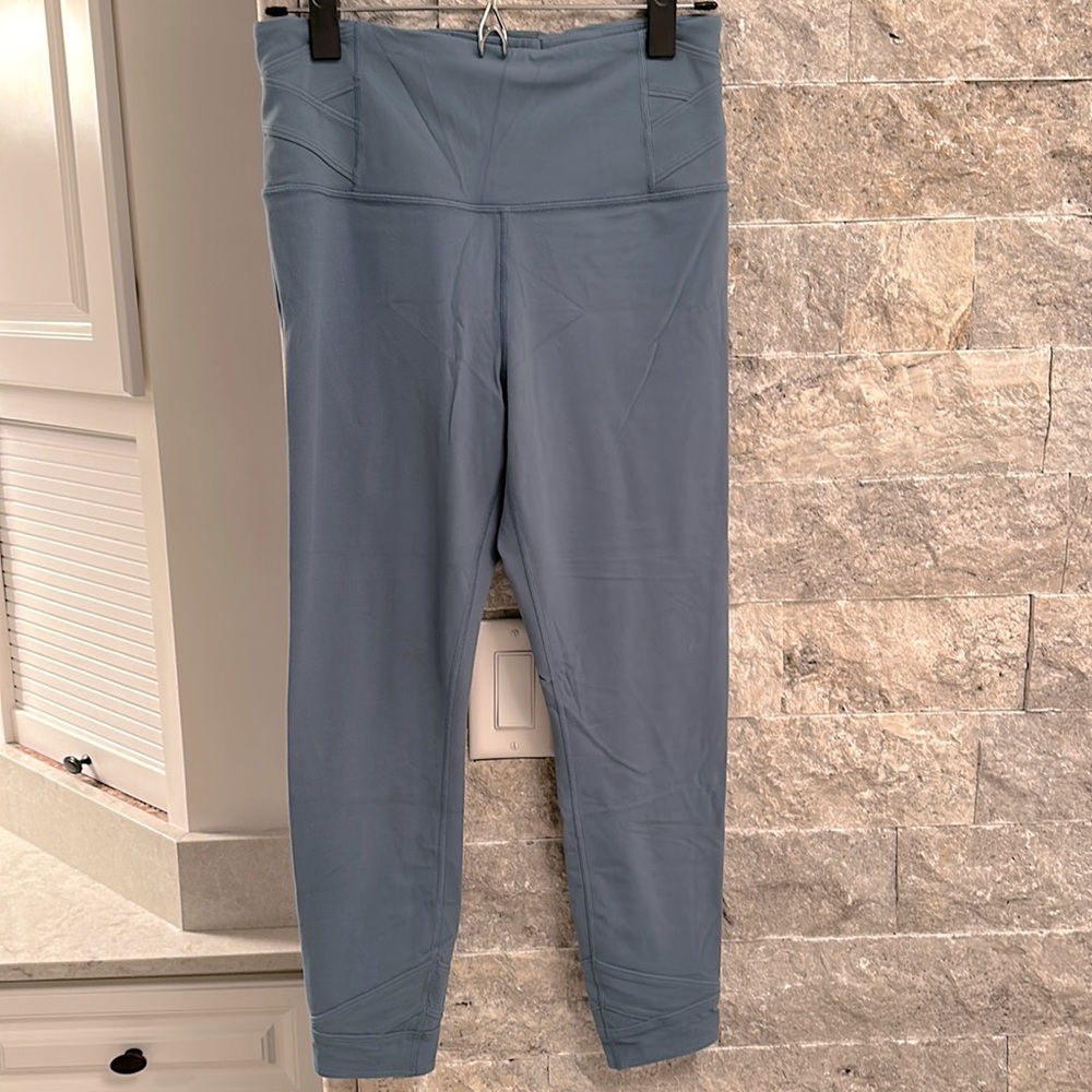 Athleta Elation 7/8 tights Size M
